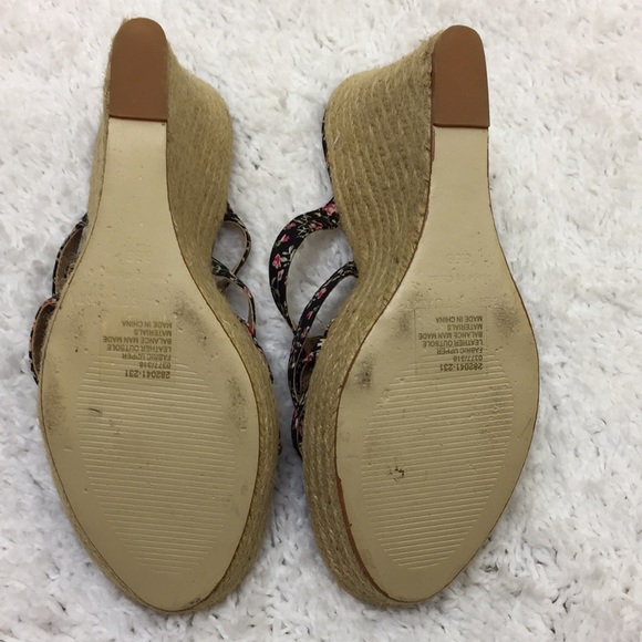 Colin Stuart Floral Wedge Sandal - Picture 6 of 8